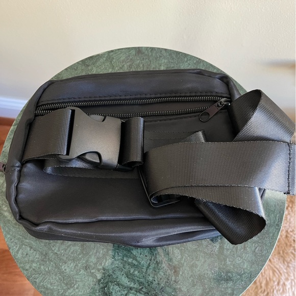 New black beltbag from Four Seasons Resort Orlando - Picture 4 of 6